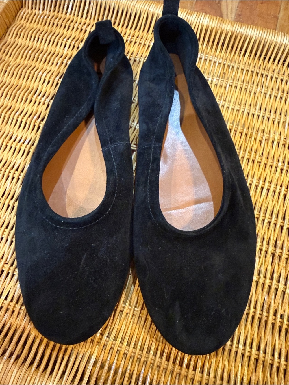 MNG Collection Women's Black Suede Ballet Flats